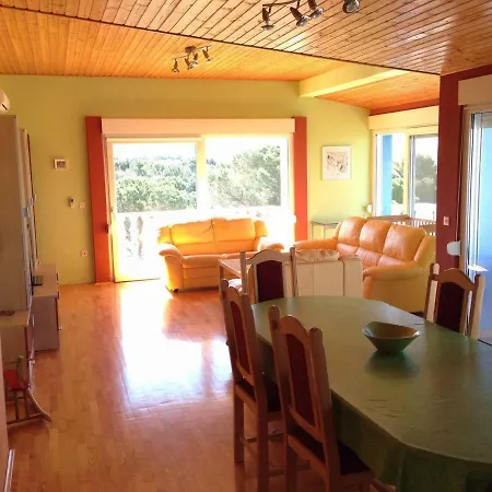 Apartman Crno * Zára
