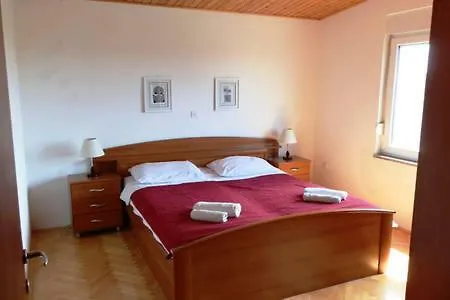Apartman Crno